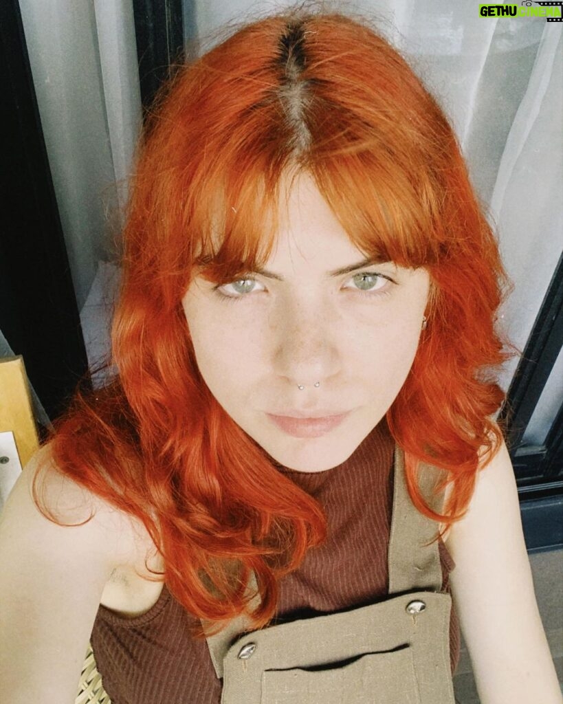 Ginebra Vega Instagram - el naranja es muy veraniegooo y ya arrancó el otoño así que hay que pasarse a un tono más oscuro🍂🍁