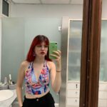 Ginebra Vega Instagram – nunca subí ninguna foto de año nuevo así que acá tienen aprecien el color de mi pelo recién teñido💒