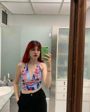 Ginebra Vega Instagram - nunca subí ninguna foto de año nuevo así que acá tienen aprecien el color de mi pelo recién teñido💒