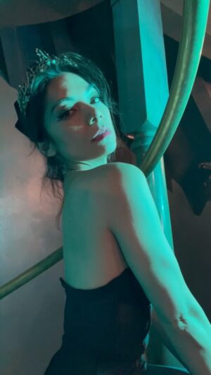 Ginger Gonzaga Instagram - Just being an evil queen.