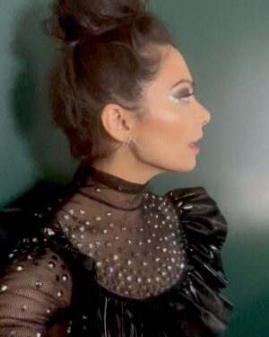 Ginger Gonzaga Instagram - This was my favorite green carpet look! It’s so glitter glam and I love it. I’m so grateful to work with such fascinating and amazing artists so this is a post with all the people who make my world go- round! Including my dear friends who make me smile! ✨ 
💄 @harperartist 
💇‍♀️ @pamwiggy 
👗 styled by me, mon cherie. 
🧵 tailoring @jennifer.fein