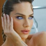 Giovanna Ewbank Instagram - E por aqui continuamos assim…camarim, gravações, meia calça, salto, cansaço, alegria, makes, looks e penteados baphonicos 💙 #quemnaopodesesacode @gnt Polo Cine