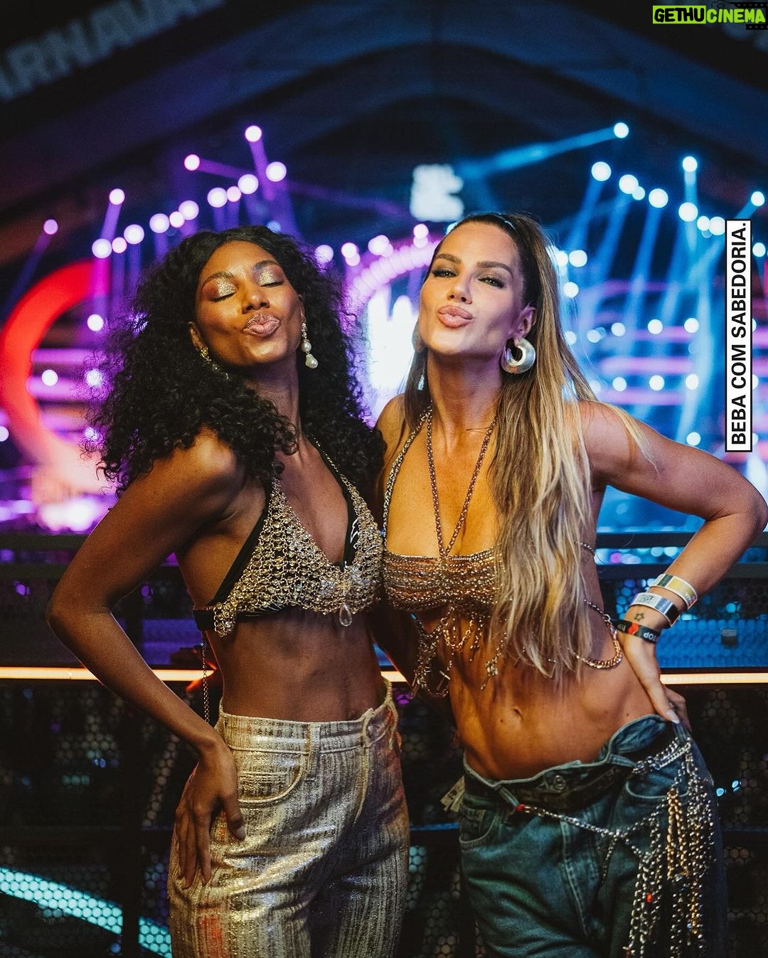 Giovanna Ewbank Instagram - E eu que já tô com saudades do carnaval, pode isso??? Esse ano Petra deixou o meu carnaval tão equilibrado que agora eu quero mais!!! Enquanto o próximo não chega, fiz um #TBT pra gente lembrar os momentos mais incriveis que vivi em Salvador. Ano que vem eu quero mais, viu @CervejaPetra 😉❤️🔥🍺 #CarnaPetra #BebaComSabedoria Publi Rio de Janeiro, Rio de Janeiro