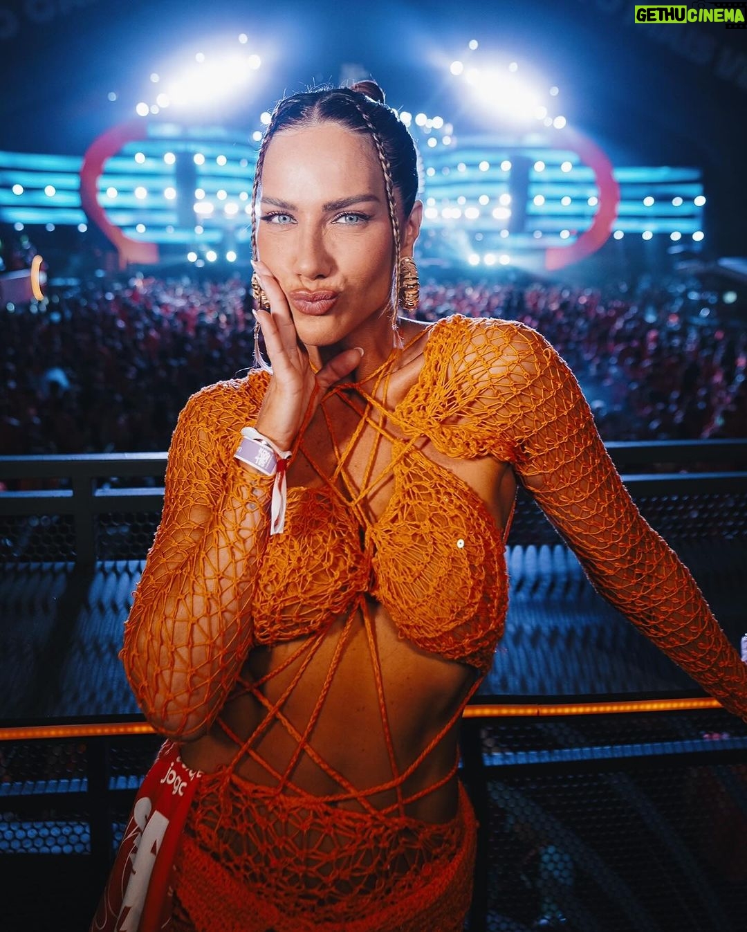 Giovanna Ewbank Instagram - E eu que já tô com saudades do carnaval, pode isso??? Esse ano Petra deixou o meu carnaval tão equilibrado que agora eu quero mais!!! Enquanto o próximo não chega, fiz um #TBT pra gente lembrar os momentos mais incriveis que vivi em Salvador. Ano que vem eu quero mais, viu @CervejaPetra 😉❤️🔥🍺 #CarnaPetra #BebaComSabedoria Publi Rio de Janeiro, Rio de Janeiro