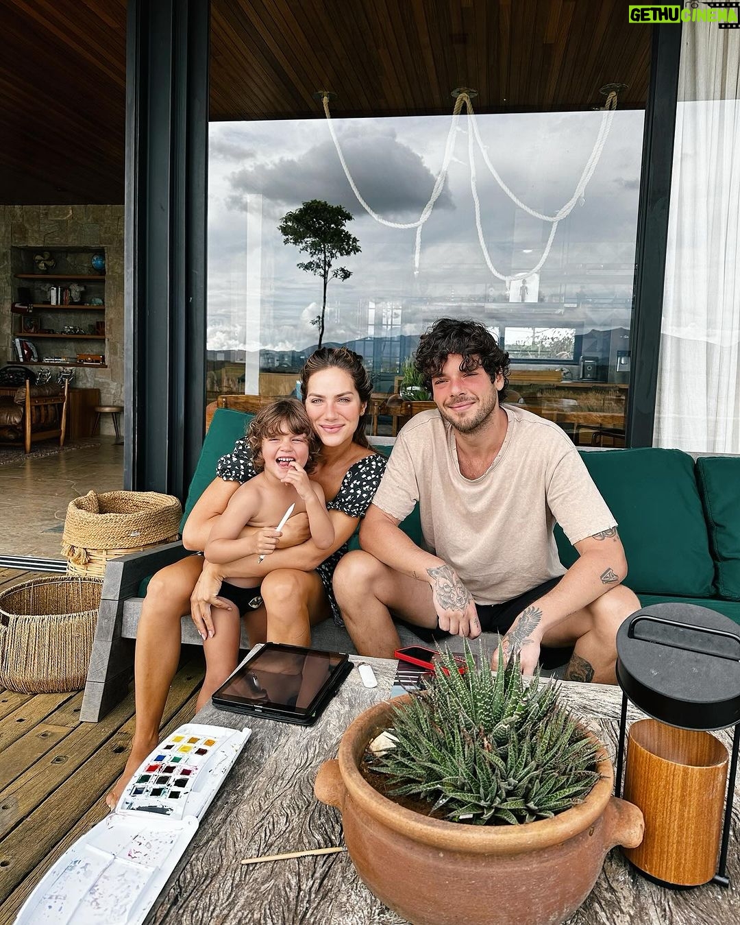 Giovanna Ewbank Instagram - Bom dia amores! 🫶🏿 Tô voltando pra cidade, mas passei o final de semana na roça…eita coisa boa viu, recarreguei toda a energia que precisava pra semana! E vcs ein? Onde recarregam a energia de vcs??? Conta aqui só pra eu ver um negócio, rsrs ✨