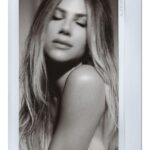 Giovanna Ewbank Instagram - Me preparando pra mais essa semana insaaaana de trabalho…já tô EXAUSTA, porém BELA! A ideia é essa neh?? Concordam??? Kkkkk…✨ @schiaparelli @carlosesser @cleidearaujo @maiconvechii @bebella.coelho @gnt PH @saullomoreira