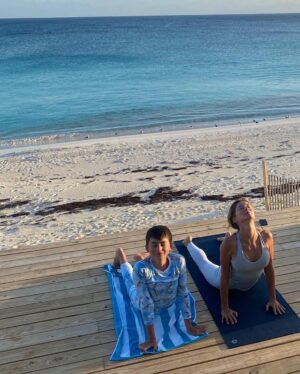Gisele Bündchen Instagram - Happy birthday to the sweetest boy! You have the biggest  heart and I feel so lucky I get to learn with you everyday. Te amo muito❤️

Ps. One day your baby will stand as tall as you are. And you won’t be ready for it.

Feliz aniversário para o menino mais doce! Você tem um coração gigante e me sinto muito sortuda por poder aprender com você todos os dias. Te amo muito! ❤️

Obs. Um dia seu bebê ficará tão alto quanto você e você não estará pronta para isso.