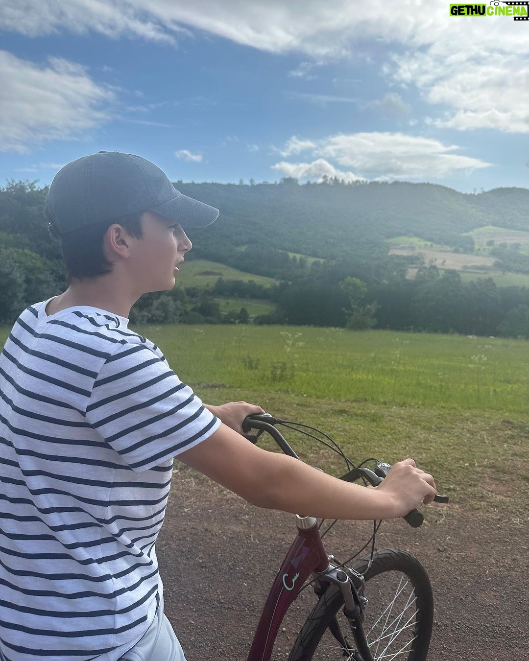 Gisele Bündchen Instagram - Happy birthday to the sweetest boy! You have the biggest heart and I feel so lucky I get to learn with you everyday. Te amo muito❤️ Ps. One day your baby will stand as tall as you are. And you won’t be ready for it. Feliz aniversário para o menino mais doce! Você tem um coração gigante e me sinto muito sortuda por poder aprender com você todos os dias. Te amo muito! ❤️ Obs. Um dia seu bebê ficará tão alto quanto você e você não estará pronta para isso.