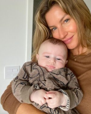 Gisele Bündchen Instagram - Always in my heart and prayers ❤️ Sempre no meu coração e nas minhas orações #family #família