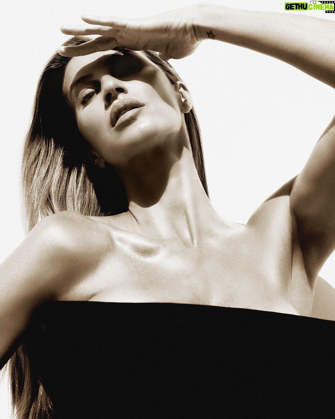 Gisele Bündchen Instagram - Nova @voguebrasil 📸 Fotos: Lufré Direção de Arte: Júlia Filgueiras Styling: Rita Lazzarotti Beleza: Henrique Martins