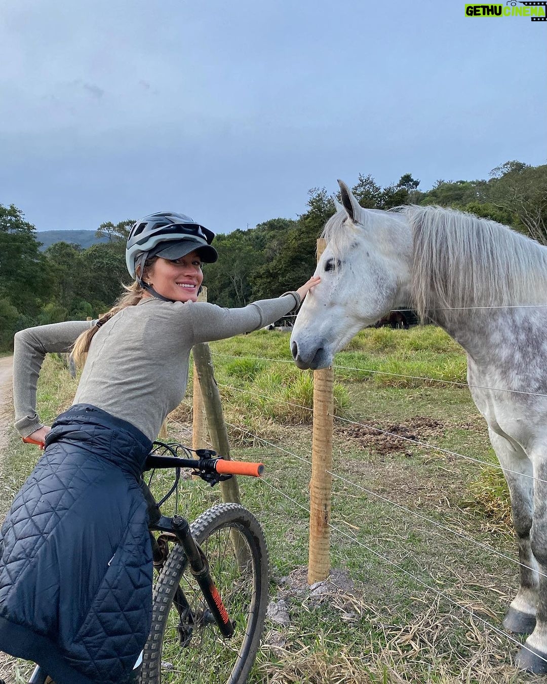 Gisele Bündchen Instagram - What a magical place! I am so recharged and inspired. 🙏🏼 Que lugar mágico! Estou recarregada e inspirada! Muito obrigada @ibitiprojeto Ibitipoca, Minas Gerais, Brazil
