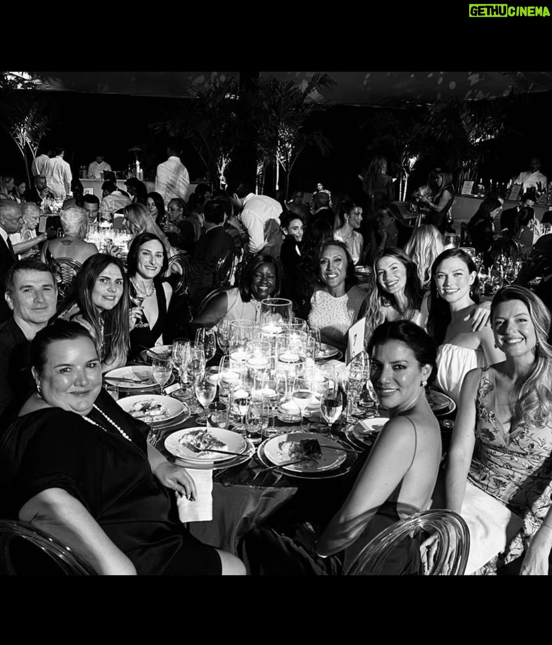 Gisele Bündchen Instagram - I used to think how can I make a difference? I am just one person in this enormous world and there is just too much to do, but early on I understood that to amplify change it is essential to join forces and that trough dedication and collaboration everything is possible. From the bottom of my heart, I want to thank everyone who was at the Luz Alliance Gala yesterday, helping us to support nature. Together we were able to raise funds that will be help so many people and projects in Brazil. A special thanks to the amazing @ivetesangalo , @robinrobertsgma , @ingridsilva and @brazilfound . As Desmond Tutu said: “Do your little bit of good where you are; it's those little bits of good put together that overwhelm the world.” ❤️🙏✨ Costumava pensar: Como posso fazer a diferença? Sou apenas uma pessoa neste mundo enorme e há tanto para ser feito, mas desde cedo percebi que para amplificar a mudança é fundamental unir forças e que através da dedicação e colaboração, tudo é possível. Do fundo do coração, quero agradecer a todos os que estiveram ontem na Gala da Luz Alliance, ajudando-nos a apoiar a natureza. Juntos conseguimos arrecadar fundos que vão ajudar muitas pessoas e projetos no Brasil. Um agradecimento especial às incríveis @IveteSangalo, @RobinRobertsGMA, @IngridSilva e @brazilfound. Como disse Desmond Tutu: “Faça o seu pouco de bem onde você estiver; são esses pequenos pedaços de bem juntos que inundam o mundo.”