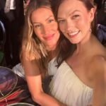 Gisele Bündchen Instagram - I used to think how can I make a difference? I am just one person in this enormous world and there is just too much to do, but early on I understood that to amplify change it is essential to join forces and that trough dedication and collaboration everything is possible. From the bottom of my heart, I want to thank everyone who was at the Luz Alliance Gala yesterday, helping us to support nature. Together we were able to raise funds that will be help so many people and projects in Brazil. A special thanks to the amazing @ivetesangalo , @robinrobertsgma , @ingridsilva and @brazilfound . As Desmond Tutu said: “Do your little bit of good where you are; it's those little bits of good put together that overwhelm the world.” ❤️🙏✨ Costumava pensar: Como posso fazer a diferença? Sou apenas uma pessoa neste mundo enorme e há tanto para ser feito, mas desde cedo percebi que para amplificar a mudança é fundamental unir forças e que através da dedicação e colaboração, tudo é possível. Do fundo do coração, quero agradecer a todos os que estiveram ontem na Gala da Luz Alliance, ajudando-nos a apoiar a natureza. Juntos conseguimos arrecadar fundos que vão ajudar muitas pessoas e projetos no Brasil. Um agradecimento especial às incríveis @IveteSangalo, @RobinRobertsGMA, @IngridSilva e @brazilfound. Como disse Desmond Tutu: “Faça o seu pouco de bem onde você estiver; são esses pequenos pedaços de bem juntos que inundam o mundo.”