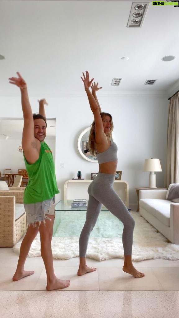 Gisele Bündchen Instagram - Quem dança seus males espanta! @justneto sempre muito bom dançar contigo! 💃 Who dances scares away his woes! @justneto it’s always great dancing with you!