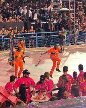 Gisele Bündchen Instagram - Foi muito especial voltar ao Carnaval e prestigiar esta festa tão linda da nossa cultura.✨
It was so special to return to Carnival and honor this beautiful celebration of our Brazilian culture.