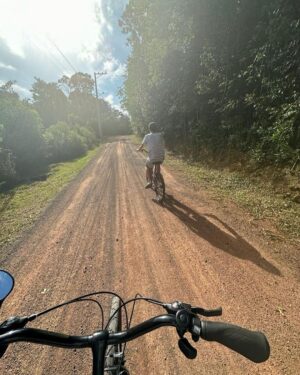Gisele Bündchen Instagram - É o meu Rio Grande do Sul Céu, Sol, Sul, terra e cor Onde tudo o que se planta cresce e o que mais floresce é o amor.
Sempre tão bom voltar pra casa❤️
Always so good to be back home
