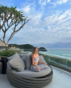 Gisele Bündchen Instagram - Recharging with my little ones in the country of my ❤️! Recarregando as energias com meus pequenos no país do meu ❤️! Praia Brava Norte - SC