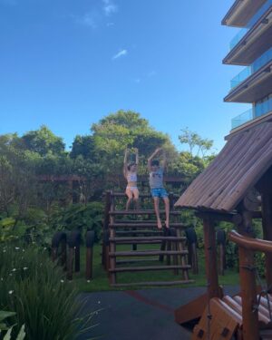 Gisele Bündchen Instagram - Recharging with my little ones in the country of my ❤️!
Recarregando as energias com meus pequenos no país do meu ❤️!