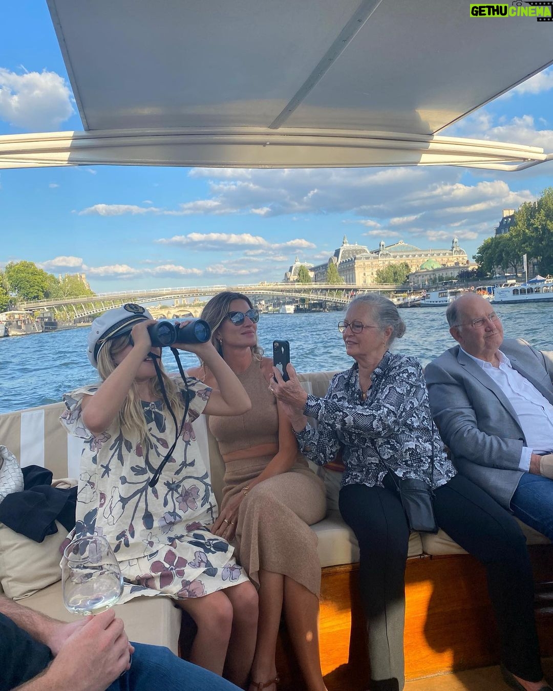 Gisele Bündchen Instagram - Paris ❤️❤️❤️