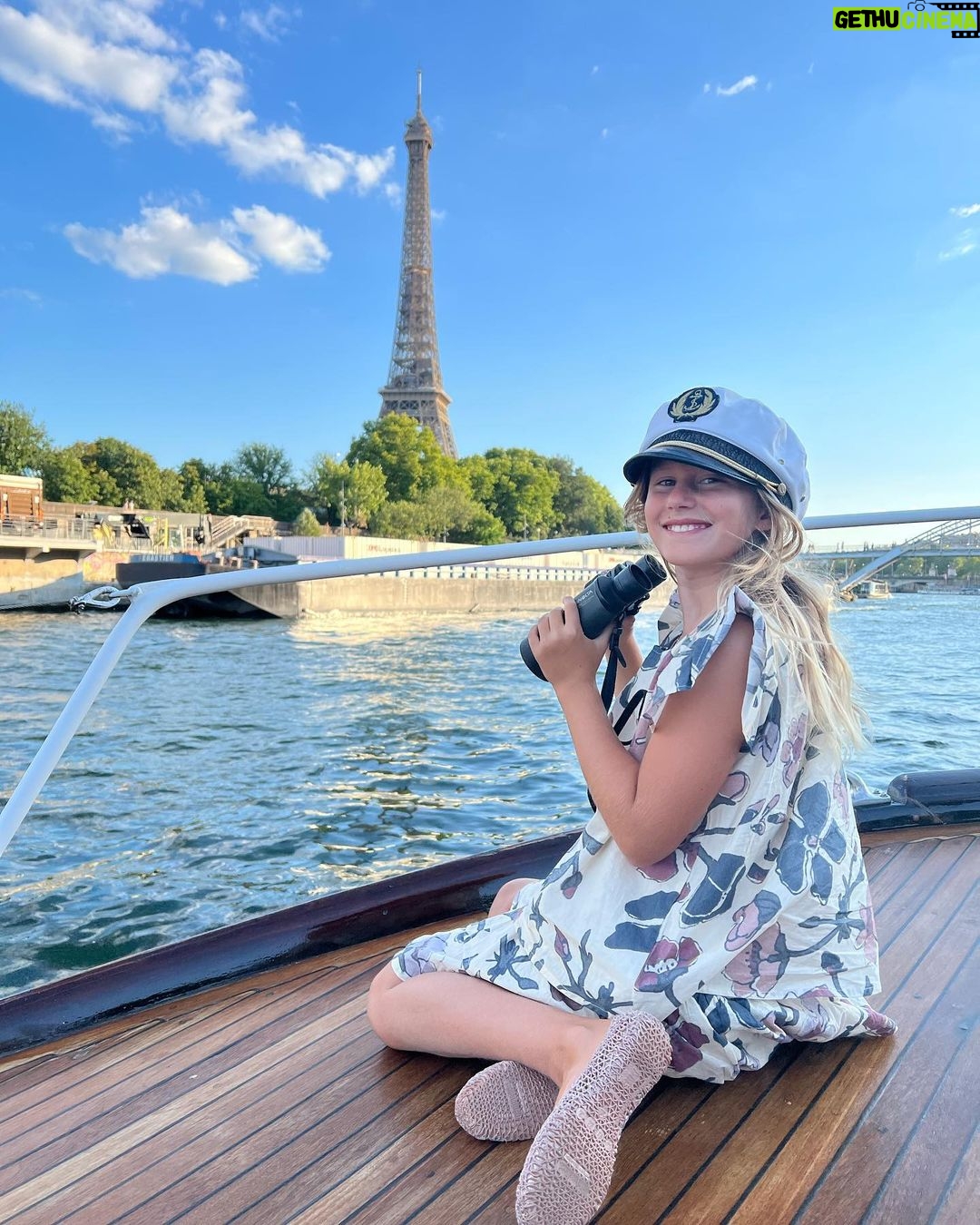 Gisele Bündchen Instagram - Paris ❤️❤️❤️