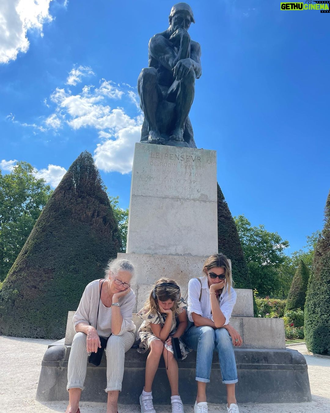 Gisele Bündchen Instagram - Paris ❤️❤️❤️