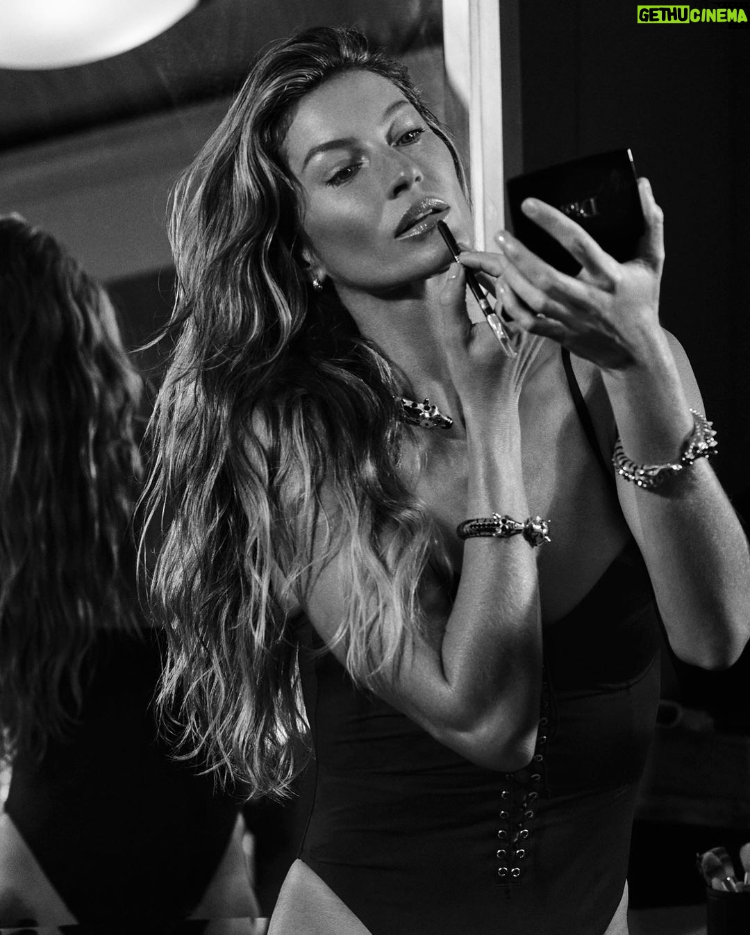 Gisele Bündchen Instagram - @vmagazine is out now! 📸
