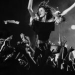 Gisele Bündchen Instagram - When I first shot with Patrick, I was just 16 years old. He was one of the first people in fashion that believed in me. I feel so lucky that I got to work with him so many times through the years and create so many great memories. Patrick you will be missed.💔 RIP Quando fotografei pela primeira vez com Patrick, tinha apenas 16 anos. Ele foi uma das primeiras pessoas da moda que acreditou em mim. Só tenho boas lembranças e me sinto muita sortuda por ter trabalhado com ele tantas vezes ao longo dos anos. Patrick sentiremos sua falta! #patrickdemarchelier