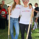 Gisele Bündchen Instagram - I have no words to express my gratitude for places like the @lotushouseshelter , the largest women's shelter in America, as they provide a haven that allows women and children to heal, reclaim their lives, and build a foundation for the future. I am grateful to help fund the building of the new Children's Village, which will bring education and play, creating new possibilities for children in need. ❤️ Não tenho palavras para expressar o quão grata sou por lugares como a @lotushouseshelter , o maior abrigo para mulheres da América, pois fornecem um refúgio seguro, que permite que mulheres e crianças possam recuperar suas vidas e construir uma base para o futuro. Sou grata por poder ajudar a financiar a construção da nova “Aldeia das Crianças”, um lugar que trará educação e diversão, criando novas possibilidades para as crianças carentes.