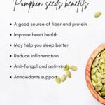 Gisele Bündchen Instagram - Getting the best out of pumpkin season! How about making a quick, healthy snack? If you like salty, healthy, crunchy snacks as much as I do, here is one of my favorites: Baked pumpkin seeds! Along with being a good protein sources, pumpkin seeds are loaded with nutrients, including fiber, phosphorus, omega-3 fats, magnesium, zinc, iron copper, vitamin B, and antioxidants. Swipe left for the recipe, and to read about all the benefits of pumpkin seeds. If you have any other ideas about how to season the seeds, I’d love to hear them! Thank you, and I hope you have a great week! 😋 Tirando proveito da temporada de abóboras! Que tal fazer um lanche rápido e saudável? Se você gosta de lanches salgados, saudáveis e crocantes tanto quanto eu, aqui está um dos meus favoritos: Sementes de abóbora assadas! Além de ser uma boa fonte de proteína, as sementes de abóbora são carregadas de nutrientes, incluindo fibras, fósforo, gorduras ômega-3, magnésio, zinco, ferro, cobre, vitamina B e antioxidantes. Deslize para a esquerda para ver a receita e ler sobre todos os benefícios das sementes de abóbora. Se você tiver outras ideias sobre como temperar as sementes, eu adoraria saber! Obrigada e espero que tenha uma ótima semana! #pumpkin #abóbora