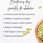 Gisele Bündchen Instagram - Getting the best out of pumpkin season! How about making a quick, healthy snack? If you like salty, healthy, crunchy snacks as much as I do, here is one of my favorites: Baked pumpkin seeds! Along with being a good protein sources, pumpkin seeds are loaded with nutrients, including fiber, phosphorus, omega-3 fats, magnesium, zinc, iron copper, vitamin B, and antioxidants. Swipe left for the recipe, and to read about all the benefits of pumpkin seeds. If you have any other ideas about how to season the seeds, I’d love to hear them! Thank you, and I hope you have a great week! 😋 Tirando proveito da temporada de abóboras! Que tal fazer um lanche rápido e saudável? Se você gosta de lanches salgados, saudáveis e crocantes tanto quanto eu, aqui está um dos meus favoritos: Sementes de abóbora assadas! Além de ser uma boa fonte de proteína, as sementes de abóbora são carregadas de nutrientes, incluindo fibras, fósforo, gorduras ômega-3, magnésio, zinco, ferro, cobre, vitamina B e antioxidantes. Deslize para a esquerda para ver a receita e ler sobre todos os benefícios das sementes de abóbora. Se você tiver outras ideias sobre como temperar as sementes, eu adoraria saber! Obrigada e espero que tenha uma ótima semana! #pumpkin #abóbora