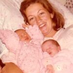Gisele Bündchen Instagram - Mãezinha amada, Dói saber que não poderei mais te abraçar, mas sei que você sempre estará nos cuidando. Você foi um anjo na terra, sempre ajudando todos ao seu redor. Sou muito grata por ser sua filha e por ter aprendido com você. Obrigada por ser o melhor exemplo de amor, força, compaixão, coragem e graça. Vou sempre guardar com carinho as lindas memórias que compartilhamos e viverei pelos valores que você me ensinou. Você viverá para sempre através das muitas vidas que tocou.Obrigada por me dar cinco melhores amigas para a vida. Seu amor sempre nos guiará. Te verei em meus sonhos. Te amo ❤️ Beloved mom, It hurts to know that I won’t be able to hug you anymore, but I know that you will always be watching over us. You were an angel on earth, always helping everyone around you. I am so grateful to be your daughter and to have learned from you. Thank you for being the best role model of love, strength, compassion, courage, and grace. I will forever cherish the beautiful memories we shared and will live by the values you taught me. You will live forever through the many lives that you touched. Thank you for giving me five best friends for life. Your love will always guide us. I will see you in my dreams. Love you ❤️