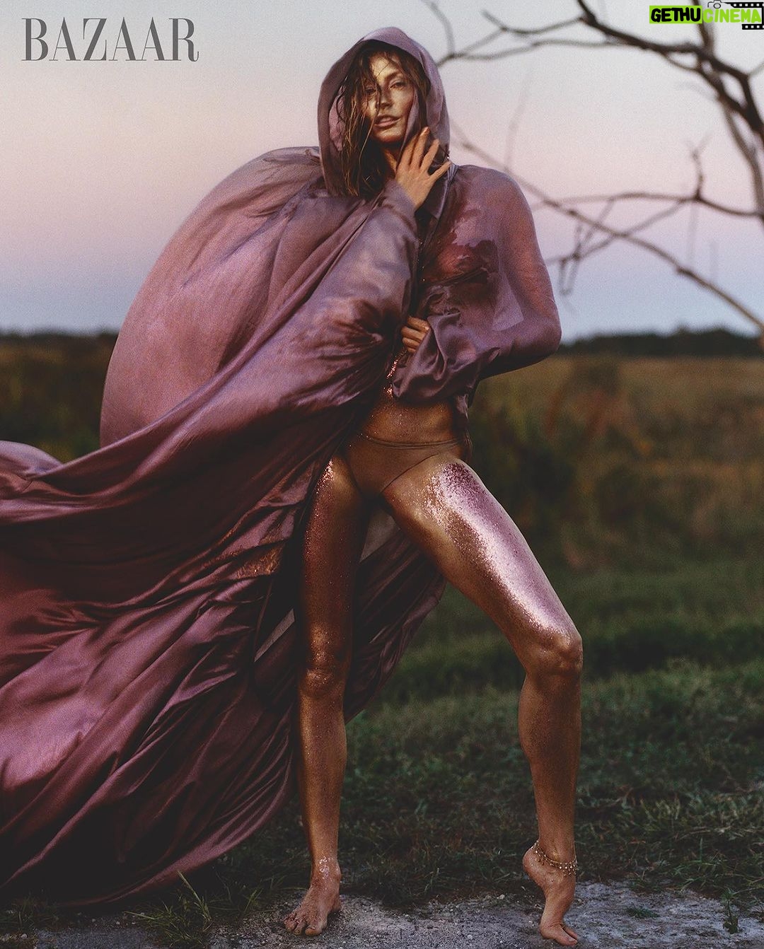 Gisele Bündchen Instagram - Thank you so much @harpersbazaarus for having me and thank you @aliciadkennedy for a great conversation about life and my new cookbook Nourish! Photographer: @luisalbertorodriguezstudio Stylist: @mr_carlos_nazario Creative Director: @lauragenninger Hair: @jimmypaulhair Makeup: @yad1m Manicure: Andréa J. Vieira of @thenailsaloon 📸 Muito obrigada @harpersbazaarus por me receber e obrigada @aliciadkennedy pela ótima conversa sobre a vida e meu novo livro de receitas Nourish!