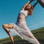 Gisele Bündchen Instagram - Thank you so much @harpersbazaarus for having me and thank you @aliciadkennedy for a great conversation about life and my new cookbook Nourish! Photographer: @luisalbertorodriguezstudio Stylist: @mr_carlos_nazario Creative Director: @lauragenninger Hair: @jimmypaulhair Makeup: @yad1m Manicure: Andréa J. Vieira of @thenailsaloon 📸 Muito obrigada @harpersbazaarus por me receber e obrigada @aliciadkennedy pela ótima conversa sobre a vida e meu novo livro de receitas Nourish!