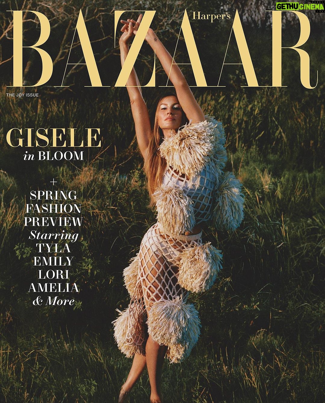 Gisele Bündchen Instagram - Thank you so much @harpersbazaarus for having me and thank you @aliciadkennedy for a great conversation about life and my new cookbook Nourish! Photographer: @luisalbertorodriguezstudio Stylist: @mr_carlos_nazario Creative Director: @lauragenninger Hair: @jimmypaulhair Makeup: @yad1m Manicure: Andréa J. Vieira of @thenailsaloon 📸 Muito obrigada @harpersbazaarus por me receber e obrigada @aliciadkennedy pela ótima conversa sobre a vida e meu novo livro de receitas Nourish!