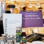 Gisele Bündchen Instagram - Giselderberry Boost Smoothie is now available at @erewhonmarket ! It’s delicious and nutritious! Hope you like it! The ingredients: 🌱 @gaiaherbs certified Organic Black Elderberry Syrup + Gaia Herbs Elderberry glaze ✔️ Organic Coconut Milk + Coconut Meat ✔️ Organic Açaí + Banana + Dates ✔️ Organic Almond Butter ✔️ Erewhon Organic Plant Protein ✔️ Organic Vanilla Collagen ✔️ Organic Lucuma A portion of proceeds go to @rodaleinstitute in support of organic agriculture.🌾 Giselderberry Boost Smoothie já está disponível em @erewhonmarket! É delicioso e nutritivo! Espero que você goste! Os ingredientes: 🌱 Xarope de sabugueiro preto orgânico certificado @gaiaherbs + cobertura de sabugueiro Gaia Herbs ✔️ Leite de Coco Orgânico + Carne de Coco ✔️ Açaí Orgânico + Banana + Tâmaras ✔️ Manteiga de amêndoa orgânica ✔️ Proteína Vegetal Orgânica Erewhon ✔️ Colágeno de Baunilha Orgânico ✔️ Lúcuma Orgânica Uma parte dos lucros vai para o @rodaleinstitute em apoio à agricultura orgânica.🌾