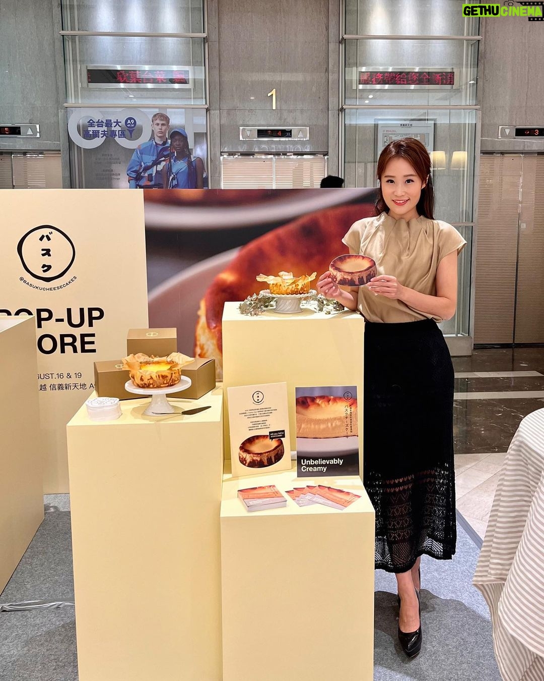 Gladys Lee Instagram - #主播主持 來自美國加州的 @basukucheesecakes 來台快閃開賣,據說記者會後線上開賣一小時,統統完售,太強啦! 想吃到濃郁柔軟的乳酪內餡,以及滑順流心口感的蛋糕,還有機會,8/19在新光三越A9快閃店買得到。 隱藏吃法是直接倒威士忌在巴斯克乳酪蛋糕上,只能說絕配,讚! 👗 @jsselect #主持人 #雙語主持 #記者會主持 #中英雙語主持人 #全英文主持 #tastebymmhg #UnbelievablyCreamy #basukucheesecake #basquecheesecake #cheesecake #巴斯克乳酪蛋糕 @taste_by_mmhg @richie_lin @charleschen66 @jean.fooddesign
