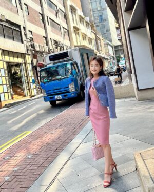 Gladys Lee Instagram - It’s been long time HK!

The buzz, the traffic, the smell and the food! Everything was full with memories and things are changing. However, can’t tell how much I miss it here. 

謝謝 @jsselect 美麗的洋裝伴我出席香港活動🛫 - TBC -

#hongkong @discoverhongkong #香港旅遊 #香港美食 
.
#開幕式 #全英主持 #新聞主播 #節目主持 #主持人 #雙語主持 #活動主持 #精品主持  #中英主持 #中英主持人 #英文主持人 #直播 #直播主持人 #開幕主持 #論壇主持 #春酒主持 #記者會主持 #記者會 #晚宴主持 #host #bilingualhost