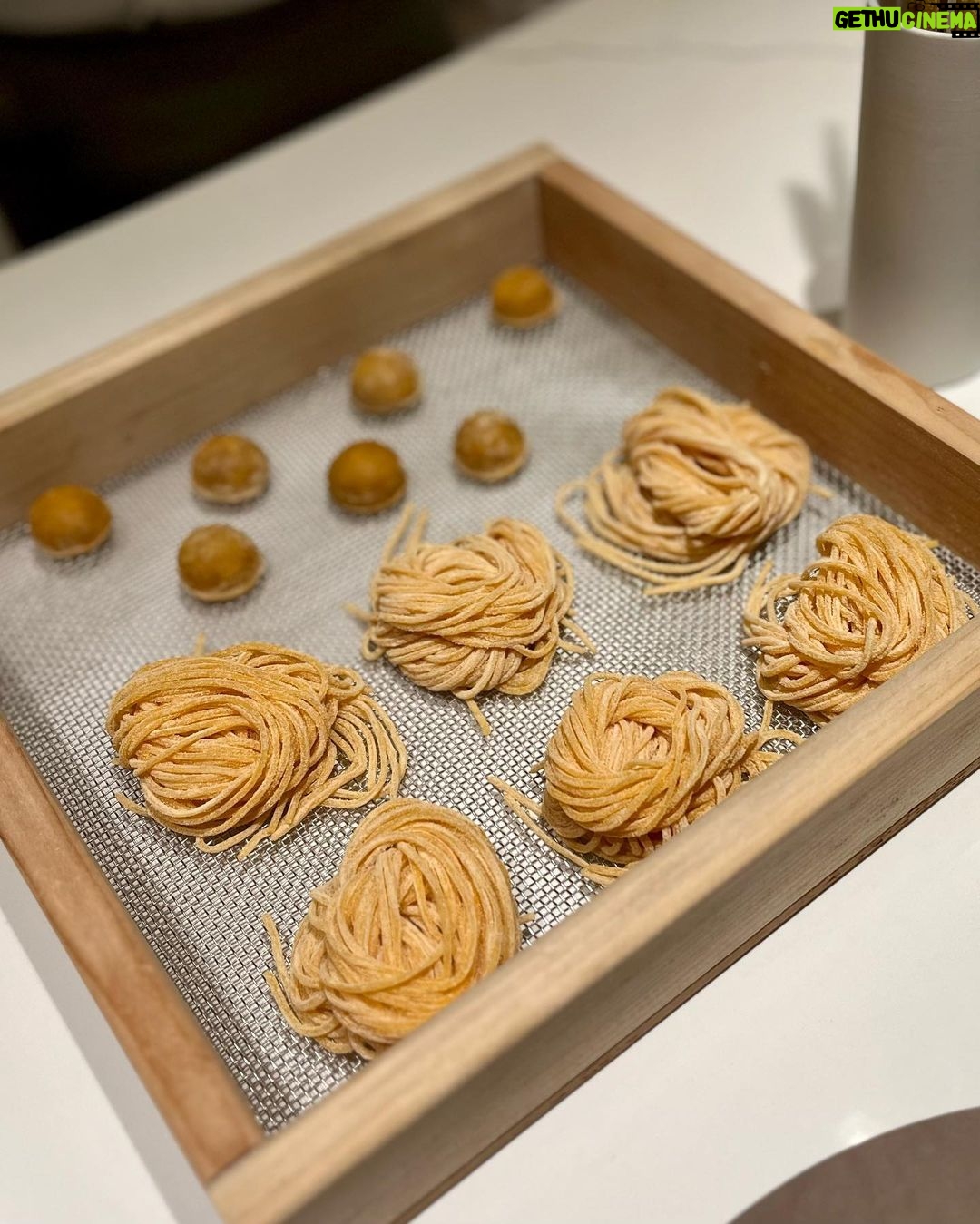 Gladys Lee Instagram - #uni is just my all time favorite 🫰🫰🫰 Uni carbonara from egg yolk with homemade spaghetti, one more please. Pork or pigeon for main course. And the carrot dessert was fun and tasty. @frassi_tw by chef @iacopofrassi #finedining #taipeifood #taipeifoodie #gourmet #gastronomy Frassi
