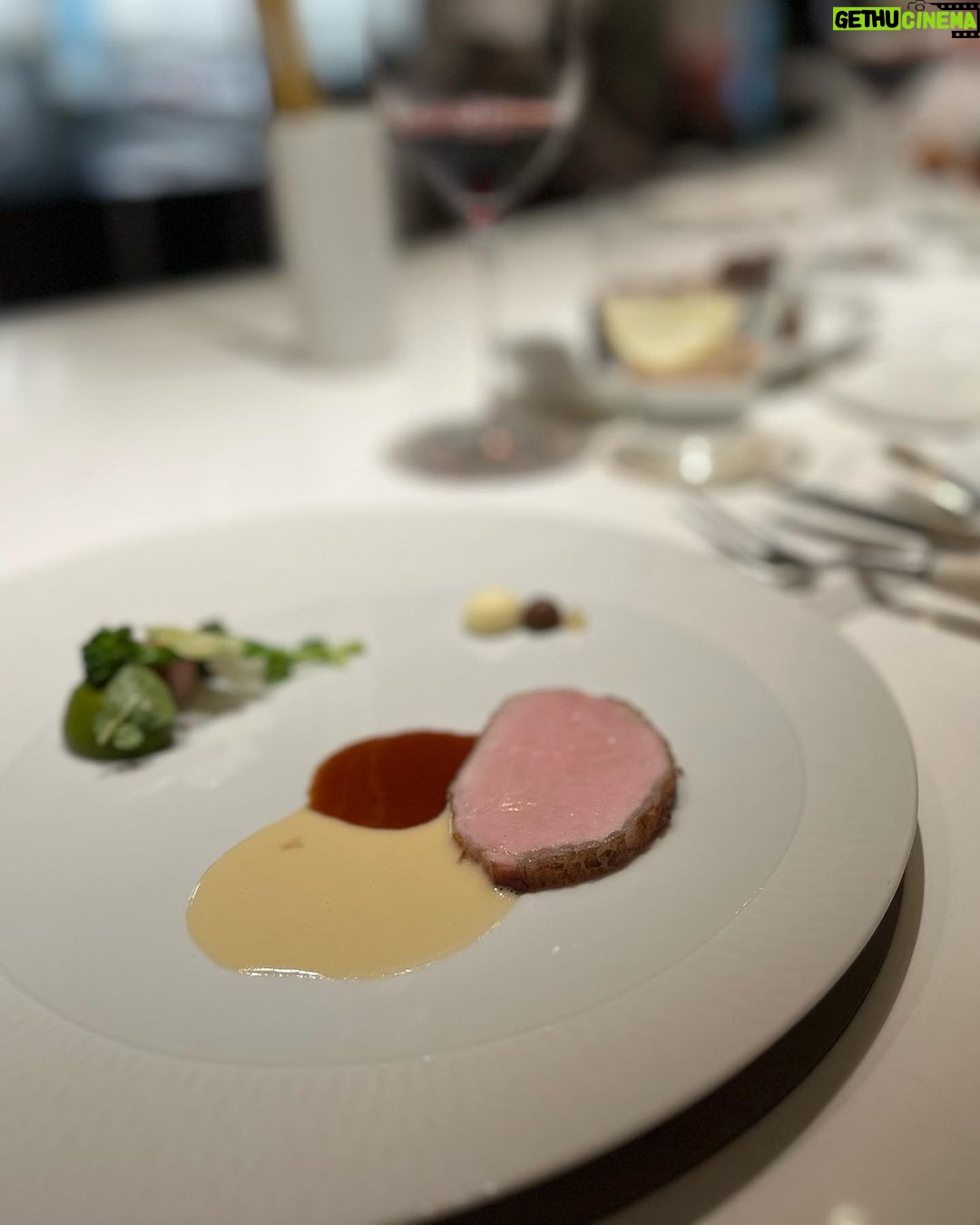 Gladys Lee Instagram - #uni is just my all time favorite 🫰🫰🫰 Uni carbonara from egg yolk with homemade spaghetti, one more please. Pork or pigeon for main course. And the carrot dessert was fun and tasty. @frassi_tw by chef @iacopofrassi #finedining #taipeifood #taipeifoodie #gourmet #gastronomy Frassi