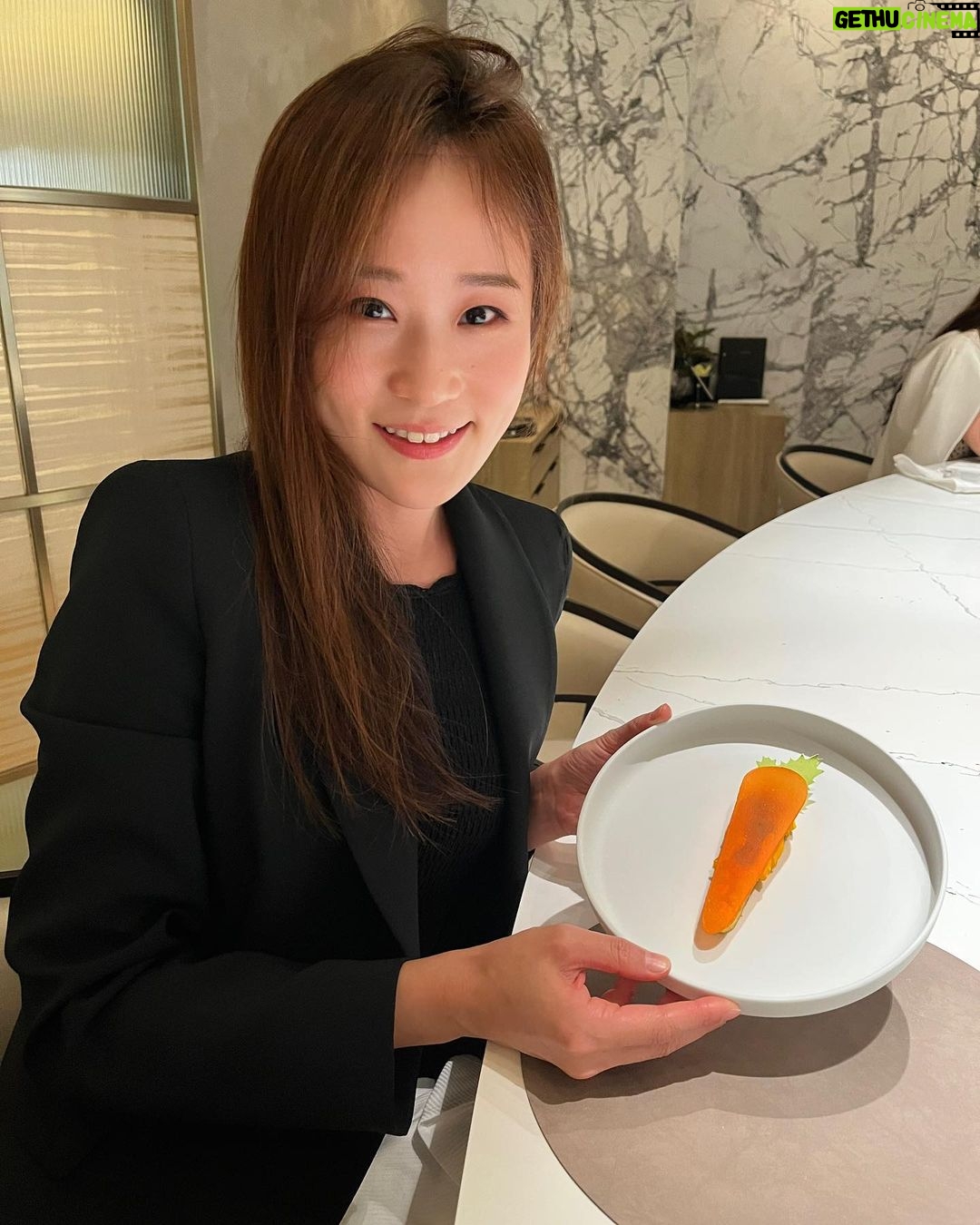 Gladys Lee Instagram - #uni is just my all time favorite 🫰🫰🫰 Uni carbonara from egg yolk with homemade spaghetti, one more please. Pork or pigeon for main course. And the carrot dessert was fun and tasty. @frassi_tw by chef @iacopofrassi #finedining #taipeifood #taipeifoodie #gourmet #gastronomy Frassi