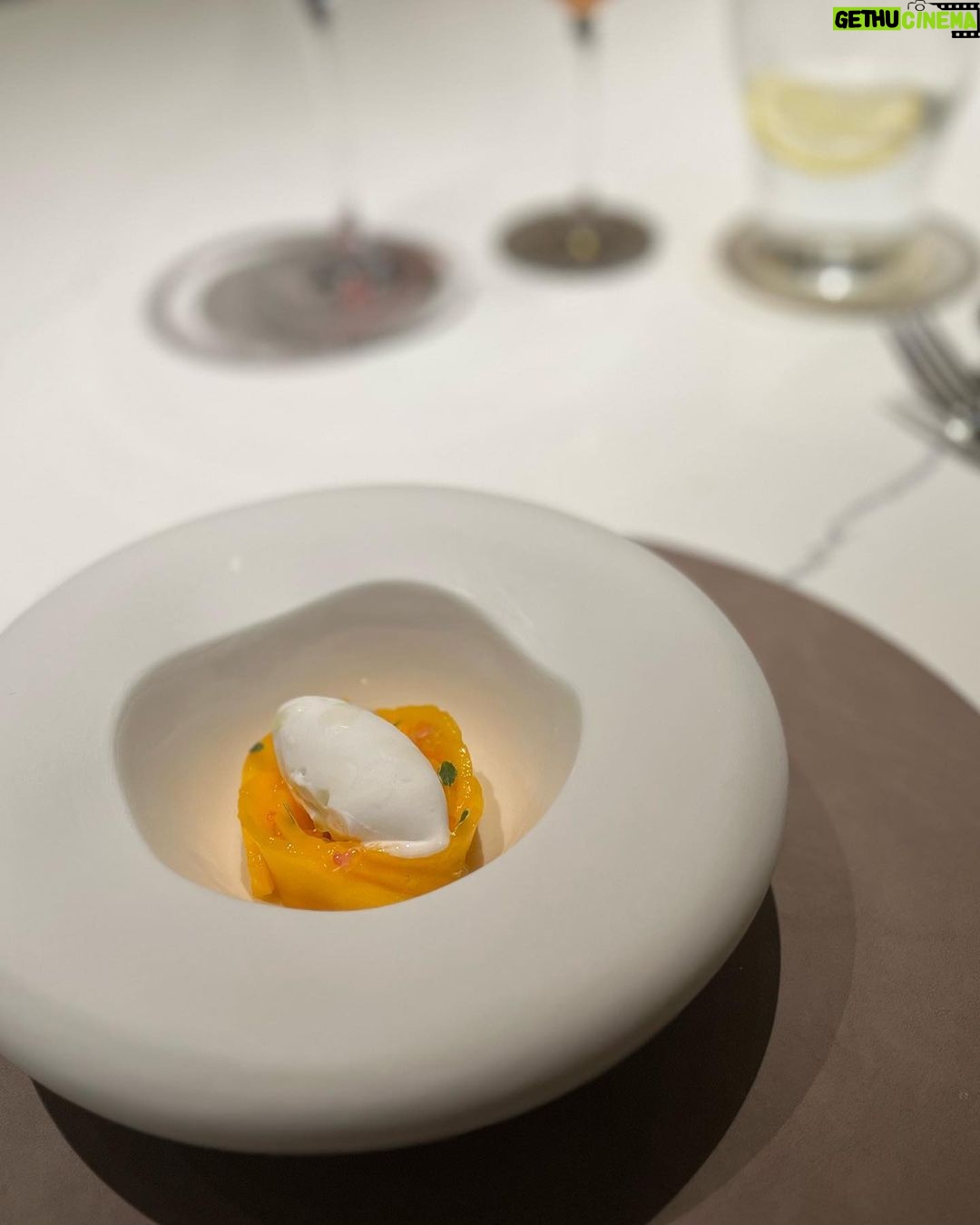 Gladys Lee Instagram - #uni is just my all time favorite 🫰🫰🫰 Uni carbonara from egg yolk with homemade spaghetti, one more please. Pork or pigeon for main course. And the carrot dessert was fun and tasty. @frassi_tw by chef @iacopofrassi #finedining #taipeifood #taipeifoodie #gourmet #gastronomy Frassi