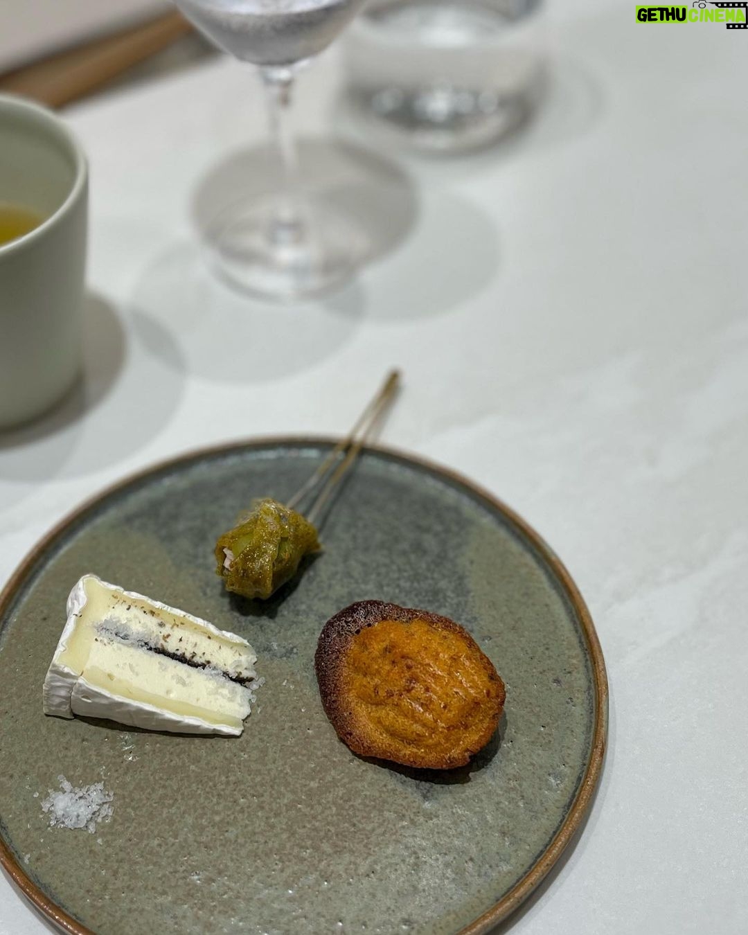 Gladys Lee Instagram - Most beautiful dessert menu in Taipei at @akerue_dessert by chef @makito_tsukasan, and profound pairing by @nickwutw #gastronomy #finedininglovers #gourmet #pastrymenu #東區甜點 #甜點套餐 #預約制 akeruE Dessert