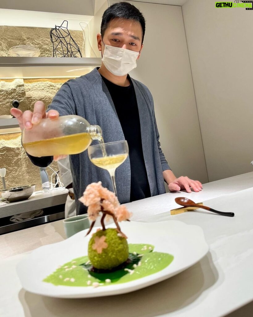 Gladys Lee Instagram - Most beautiful dessert menu in Taipei at @akerue_dessert by chef @makito_tsukasan, and profound pairing by @nickwutw #gastronomy #finedininglovers #gourmet #pastrymenu #東區甜點 #甜點套餐 #預約制 akeruE Dessert