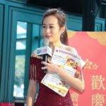 Gladys Lee Instagram - #主播主持 #第一名店歡慶九週年 謝謝品牌再次邀請，這週主持第一名店九週年慶尾牙宴，正式進入農曆年前活動旺季，小巨蛋門市前人數爆滿，詢問年菜組合絡繹不絕呀！福兔年農曆新年來得早，不到兩週又長一歲，許願也祝福大家：2023年是充滿幸福的時刻，身體健康平安，鴻（紅）圖（兔）大展！ #天白冬菇佛跳牆 是我每年農曆除夕必吃，今年不例外已經預購好了，不會失望的味道。 @firstclassisno1 #第一名店 #香菇王集團 #尾牙宴 ＃九週年慶 - #主持人 #李宛儒 #雙語主播 #記者會 #開幕記者會 #開幕記者會主持 #主持 #主持人 #雙語主持 #活動主持 #中英主持 #中英主持人 #英文主持人 #全英主持 #尾牙主持 #直播 #直播主持人 #論壇主持 #春酒主持