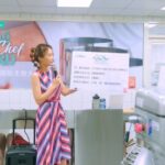 Gladys Lee Instagram - 自從學著手作甜點還創立品牌之後，開拓更多機會認識高品質乳製品，曾經在網站分享一篇如何正確打發鮮奶油的文章，每個月都是點閱新高！這麼多人熱愛法國鮮奶油不是沒原因啦！法國乳源的香氣、口感、風味大大顛覆過往飲食經驗，不只豐富味蕾，也幫助我的主持專業。 . 今年受邀主持第一屆「最佳法國鮮奶油甜點主廚大賽」冠軍賽，以「翻玩法式經典甜點」和「都市自然」為創作主題，考驗甜點師傅突破框架，使用高品質的法國鮮奶油完成美味又創新的作品，馬拉松式賽程，冠軍由台南 @el.olor 的毛湘云師傅拿下，贏得最大獎台北法國免費來回機票，以及知名高等廚藝學校 FERRANDI 甜點五日課程，太厲害啦！ . 很快的，第二屆「台灣最佳法國鮮奶油甜點主廚大賽」冠軍賽也要在2024年登場啦！除了台北之外，首爾、上海、新加坡等城市也將會各自展開，甜點師傅們，準備好了嗎？！ . #歐洲鮮奶油 #法國鮮奶油 #台灣最佳法國鮮奶油甜點大賽 #2023RisingPastryChefTaiwan #CreamofEurope #Enjoyitsfromeurope . #開幕式 #全英主持 #新聞主播 #節目主持 #主持人 #雙語主持 #活動主持 #精品主持 #中英主持 #中英主持人 #英文主持人 #直播 #直播主持人 #開幕主持 #論壇主持 #春酒主持 #記者會主持 #記者會 #晚宴主持 #host #bilingualhost