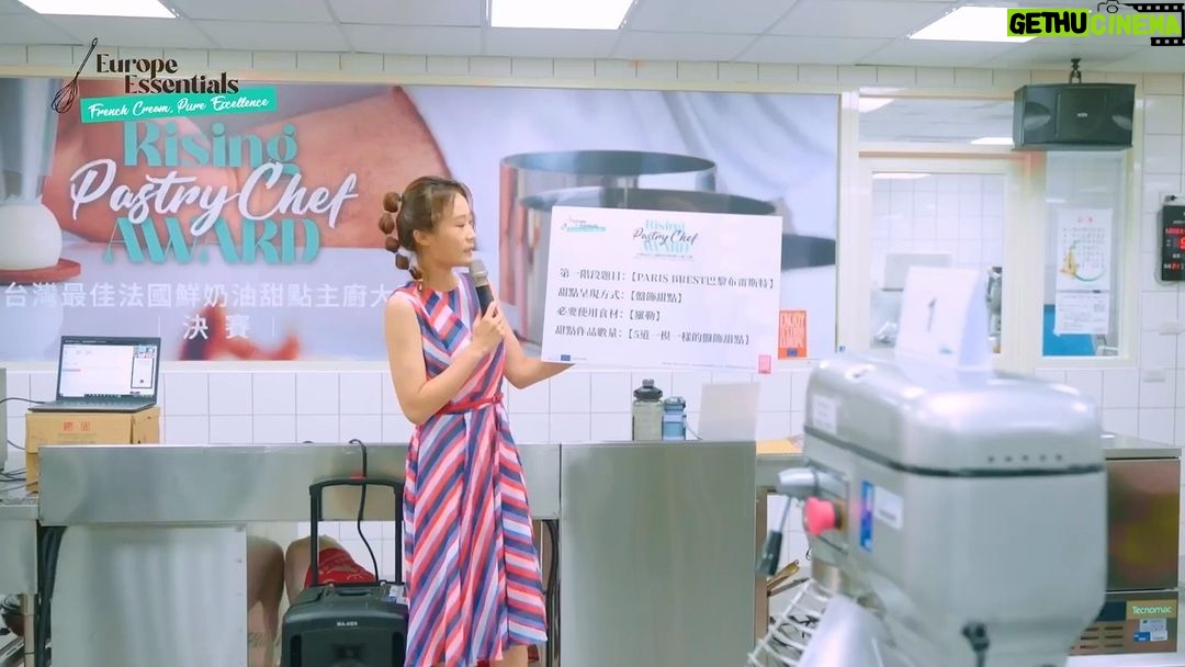 Gladys Lee Instagram - 自從學著手作甜點還創立品牌之後,開拓更多機會認識高品質乳製品,曾經在網站分享一篇如何正確打發鮮奶油的文章,每個月都是點閱新高!這麼多人熱愛法國鮮奶油不是沒原因啦!法國乳源的香氣、口感、風味大大顛覆過往飲食經驗,不只豐富味蕾,也幫助我的主持專業。 . 今年受邀主持第一屆「最佳法國鮮奶油甜點主廚大賽」冠軍賽,以「翻玩法式經典甜點」和「都市自然」為創作主題,考驗甜點師傅突破框架,使用高品質的法國鮮奶油完成美味又創新的作品,馬拉松式賽程,冠軍由台南 @el.olor 的毛湘云師傅拿下,贏得最大獎台北法國免費來回機票,以及知名高等廚藝學校 FERRANDI 甜點五日課程,太厲害啦! . 很快的,第二屆「台灣最佳法國鮮奶油甜點主廚大賽」冠軍賽也要在2024年登場啦!除了台北之外,首爾、上海、新加坡等城市也將會各自展開,甜點師傅們,準備好了嗎?! . #歐洲鮮奶油 #法國鮮奶油 #台灣最佳法國鮮奶油甜點大賽 #2023RisingPastryChefTaiwan #CreamofEurope #Enjoyitsfromeurope . #開幕式 #全英主持 #新聞主播 #節目主持 #主持人 #雙語主持 #活動主持 #精品主持 #中英主持 #中英主持人 #英文主持人 #直播 #直播主持人 #開幕主持 #論壇主持 #春酒主持 #記者會主持 #記者會 #晚宴主持 #host #bilingualhost