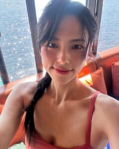 Go Eun-young Instagram - #바쁘다 #바빠 #현대사회 #행복 #주말 그래도 여름 사진을 뒤적이며 행복해하는 중 헤헤 얼마 전에 #유튜브 에 #나트랑 #여행 영상 업로드 했지요~ 헤헤 #많관부 ~ . . #여름 #summer #selfie #셀피 #셀카 #여자모델 #바다 #youtube Nha Trang