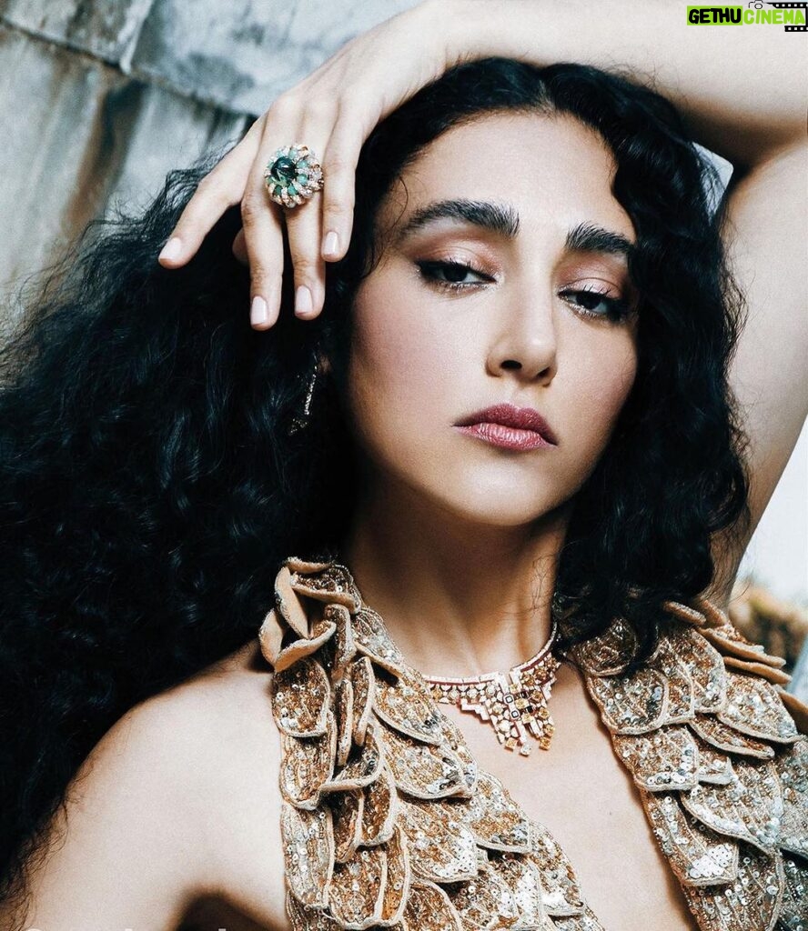 Golshifteh Farahani Instagram - #Repost @sorbetmag ・・・ THE NAME OF THE ROSE🌹 @golfarahani for Sorbet #DecadeOne. Editor-in-Chief @planetalibaba Photographer @bohdanovbo Fashion Direction @wbuckleydotcom Stylist @pablo_patane Production @andreareisproject Makeup @ilariazamprioli_makeup Hair @vincentdemoro Styling Assistant @alecasastylist Photo Assistant: Andrea Serioli Location @villarealemarlia Jewelry: Le Voyage Recommencé, @cartier High Jewelry