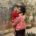 Golshifteh Farahani Instagram - Happy birthday my one and only sister @shaghayeghfarahani I remember this moment so well: it was few days before you left Iran for few years, it was Iran-Iraq war., bombings, load sheddings and sirens almost everyday. I was so sad I didn’t know what to do with myself. We always had each other’s back in all situations. Being separated from you was probably one of the most painful experiences of my early life. I’m so lucky to have a sister like you, with the biggest heart anyone could ever have. خواهر نازنينم شقايق… اين لحظه رو هنوز به خاطر دارم، جنگ بود و خاموشى و بمباران. تو داشتى از ايران ميرفتى، و من نميدونستم از غصه چكار كنم. نبودنِ تو در اون سالها، يكى از دردناكترين تجاربِ كودكى من بود. داشتنِ خواهرى مثل تو, با قلبى به اين وسعت، من رو خوشبخت ترين دخترِ دنيا ميكنه. شقايقِ نازم، گلِ هميشه عاشق تولدت مبارك