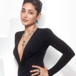 Golshifteh Farahani Instagram - How to show and appreciate love, according to @golfarahani. #CartierLoveIsAll